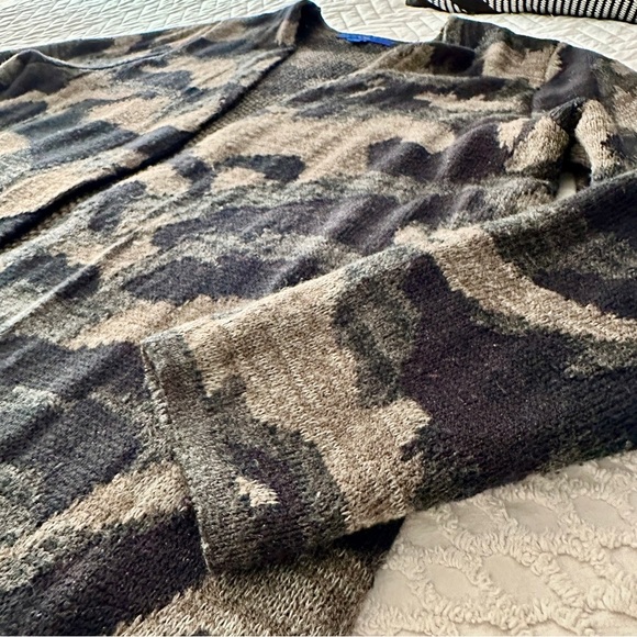 Apt. 9 Longline Cardigan Sweater Jacket Medium Gray Black Camo Print Normcore - Picture 14 of 16